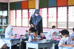 Tugas anda cukup mulia