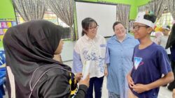 Cikgu Amerika jatuh hati dengan Kodiang