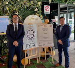 White N Black Lakeside kini miliki sijil halal