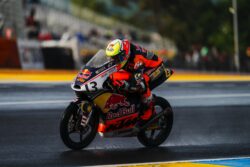 Hakim Danish bangkit dari jatuh sebelum sambar podium                 