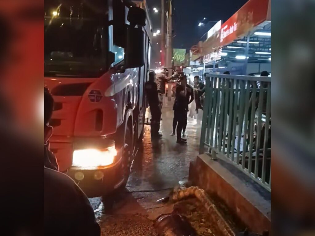 Budak perempuan hanyut jatuh longkang
