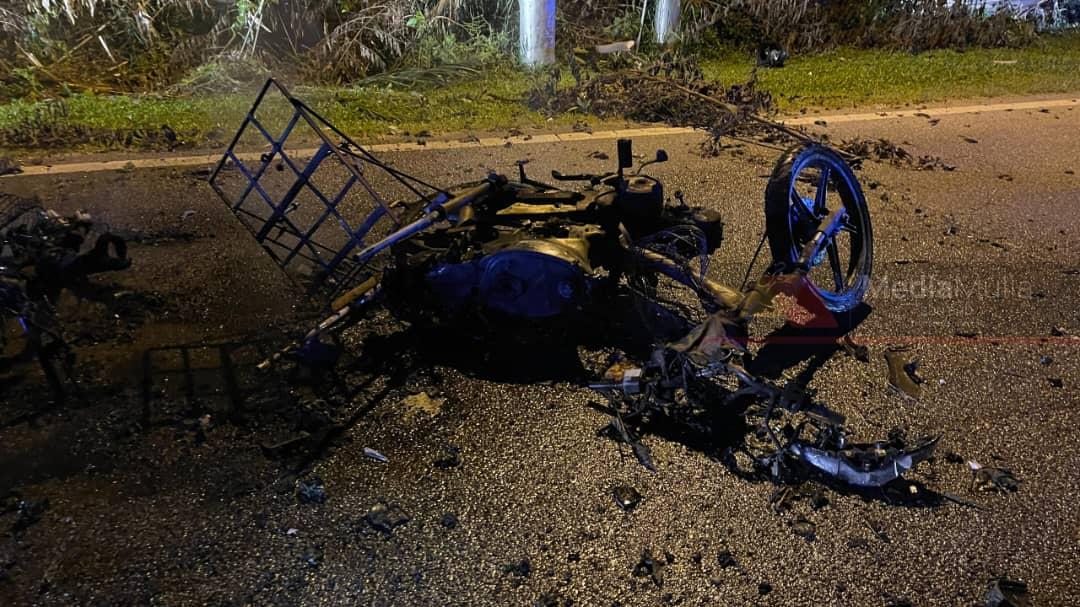 kemalangan motosikal terbakar meronta abang
