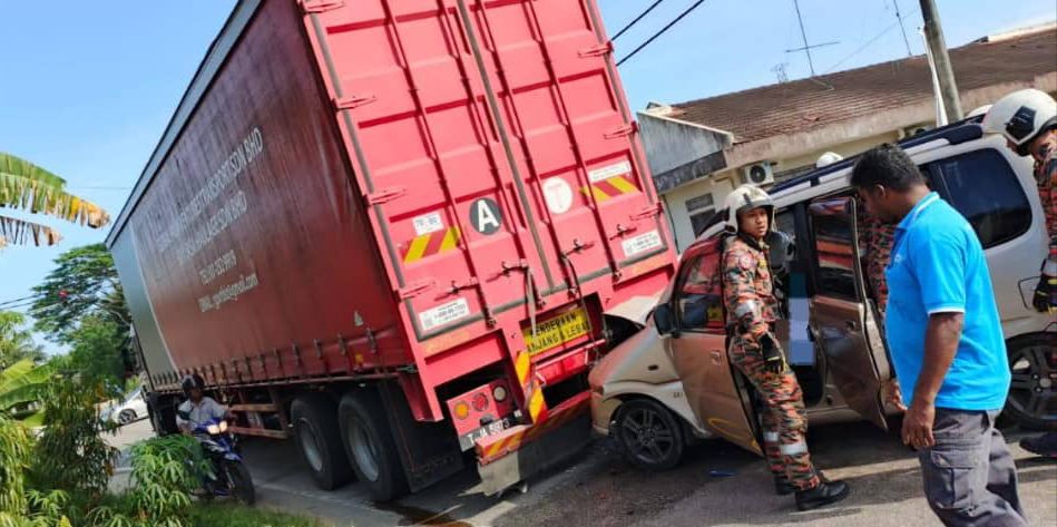 Suami isteri maut, Kenari dinaiki langgar belakang treler