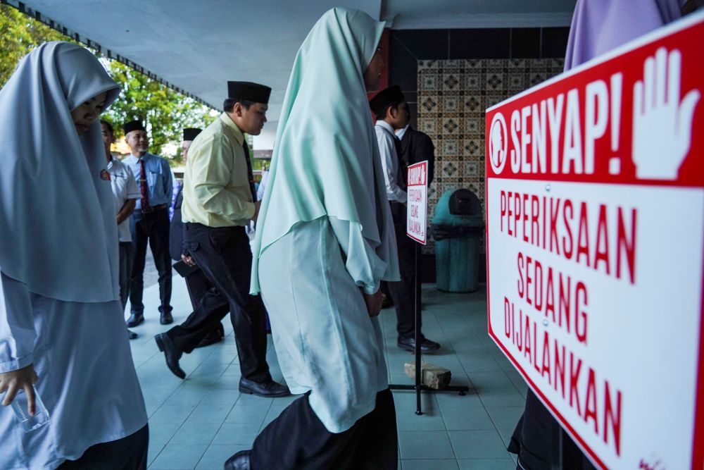 peperiksaan gambar hiasan
