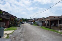 ‘Kami lihat bayi longlai dibawa keluar rumah’