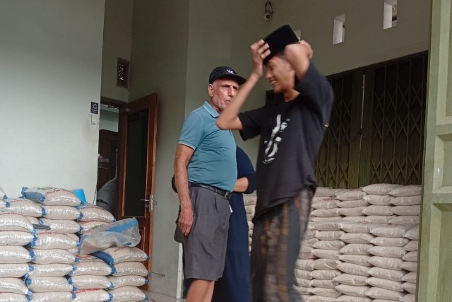 pukau curi kedai