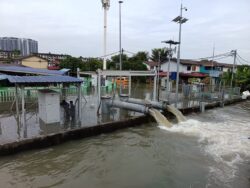 180 rumah ‘terkepung’ banjir kilat