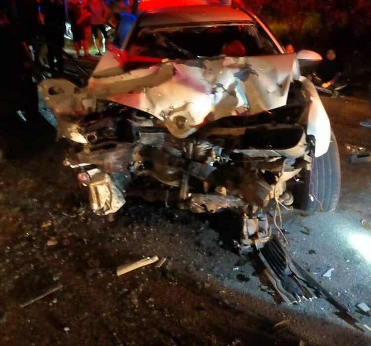 Dua sekeluarga maut nahas tiga kenderaan