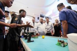 Jalan Raya Timur Barat perlu dibina baharu, bukan lagi ditampal 