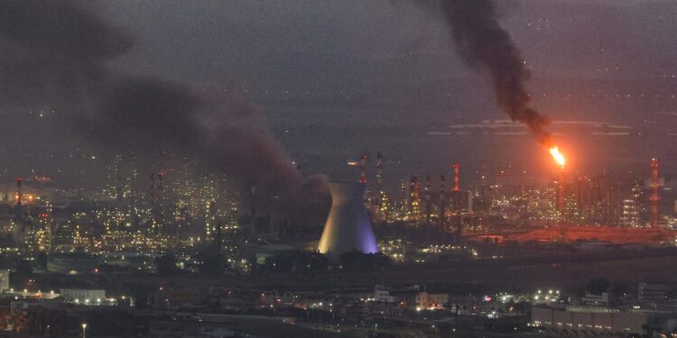 Konflik Iran-Israel: Hati-hati, mulakan berjimat