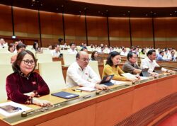 Vietnam berhentikan 80,000 kakitangan awam 