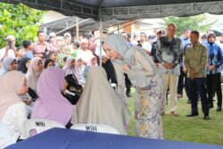 Nahas UPSI: Sultan Nazrin, Tuanku Zara mencemar duli lawat keluarga mangsa