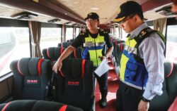 Wajibkan penumpang bas pakai tali pinggang keledar