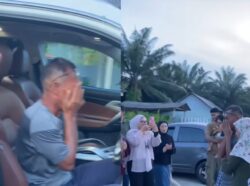 [VIDEO] 11 beradik jadi ‘punca’ air mata ayah gugur