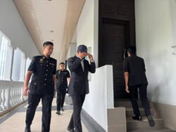 Bekas Pengarah JKR tidak mengaku terima RM70,000