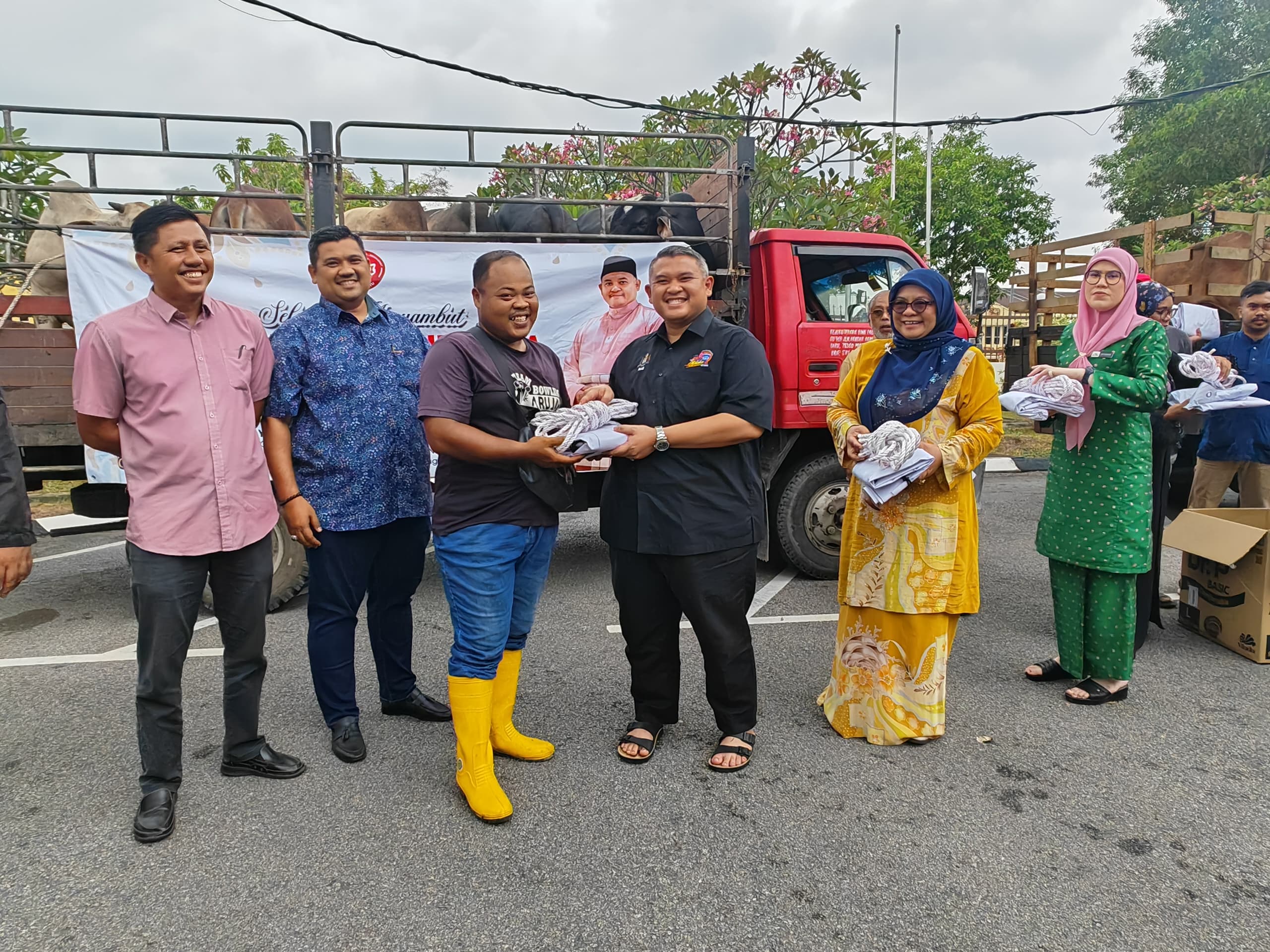 lima beradik kebakaran