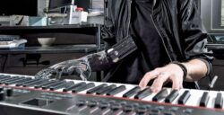 Tangan robotik latih jari pemain piano lebih pantas