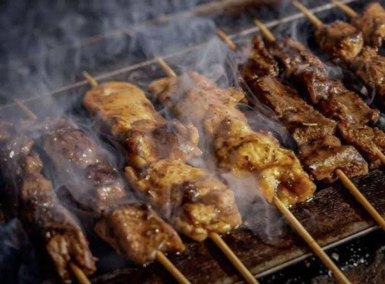 Geram sate melekat celah gigi, pelanggan tikam peniaga