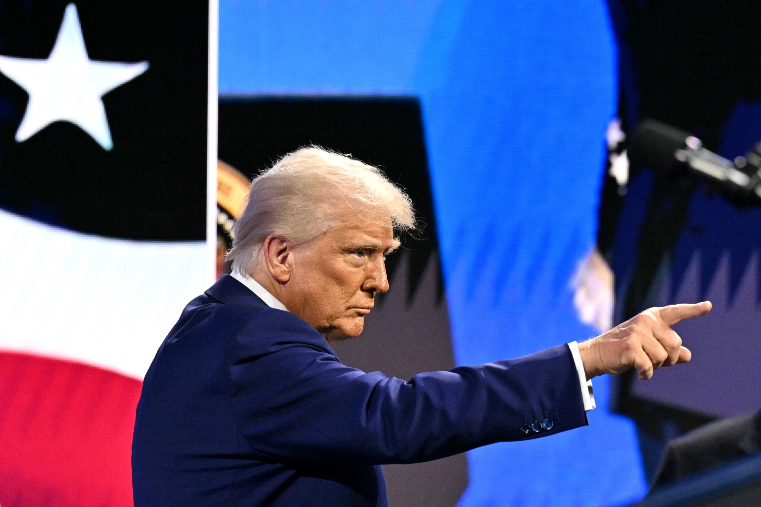trump haram 12 negara scaled