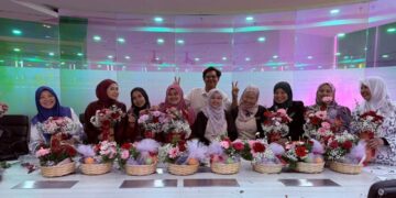 Bengkel gubahan bunga hidup dan buah uji kreativiti