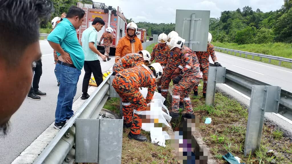 Dua maut, enam cedera kereta terbabas