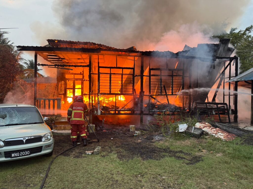 Rumah, kereta musnah dijilat api