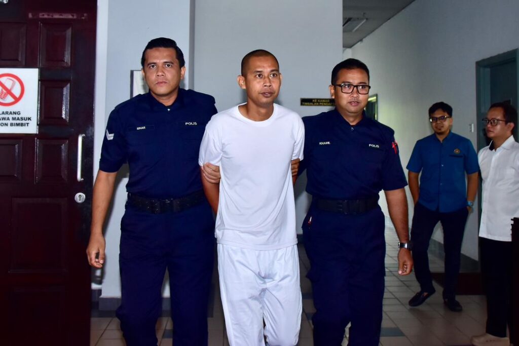 [VIDEO] Lelaki kerat anak tiri, penggal isteri dijel 72 tahun, 24 sebatan