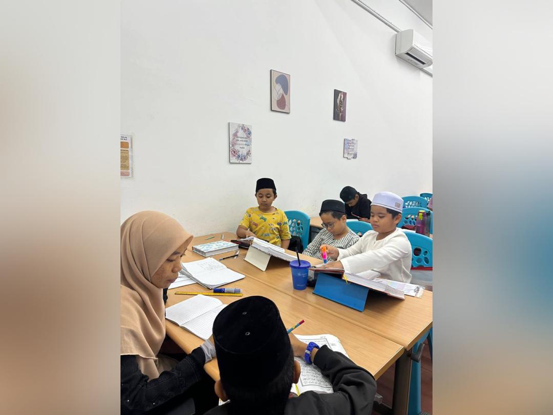 Tinggal dunia pembinaan demi sambung legasi ibu