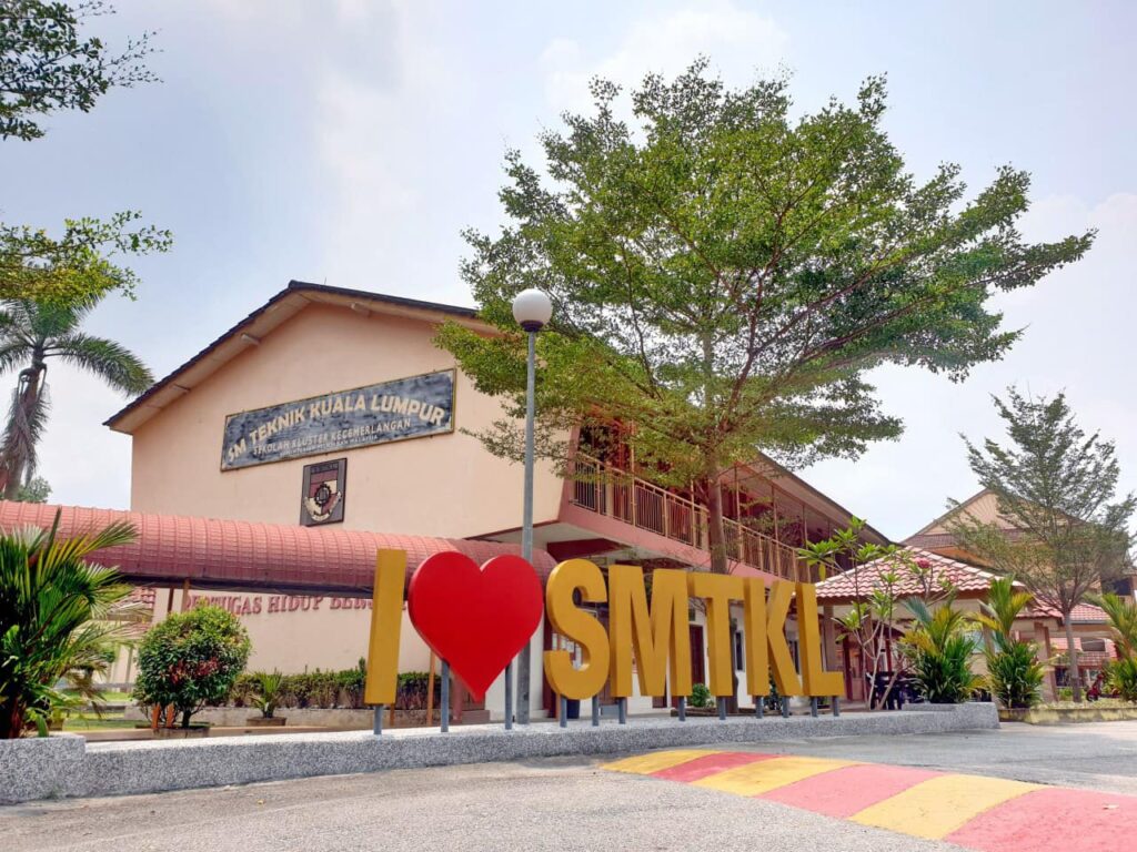 102 sekolah laksana PdPR, kerja dari rumah bermula Khamis depan
