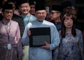 Beg Belanjawan 2026 hasil tenunan pemuda OKU