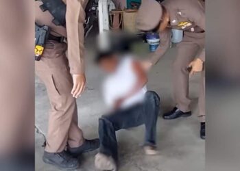 Lelaki gila talak gigit tangan polis