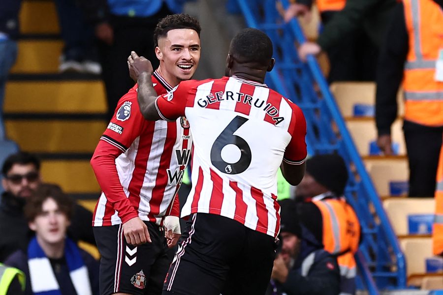 Kejutan Sunderland huni empat teratas