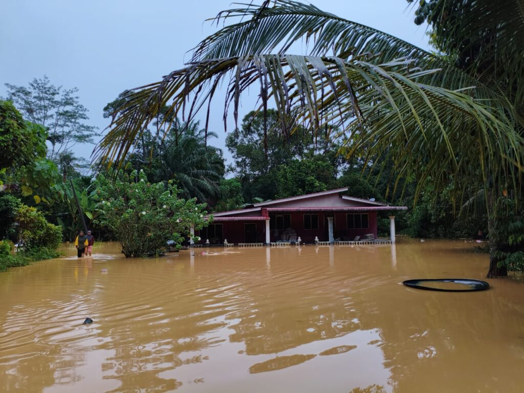 Hujan lebat sejam punca banjir kilat di Lipis