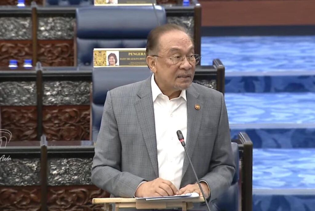 Saya kena ‘check’ Menteri Pelancongan demam ke apa – Anwar