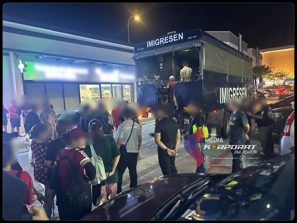 62 PATI dicekup kerja secara haram di restoran