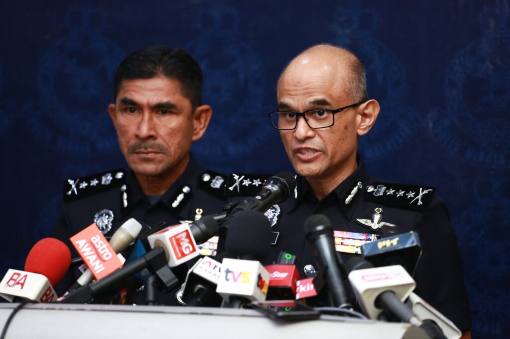 Suspek peminat rahsia, pendam cinta kepada pelajar 16 tahun