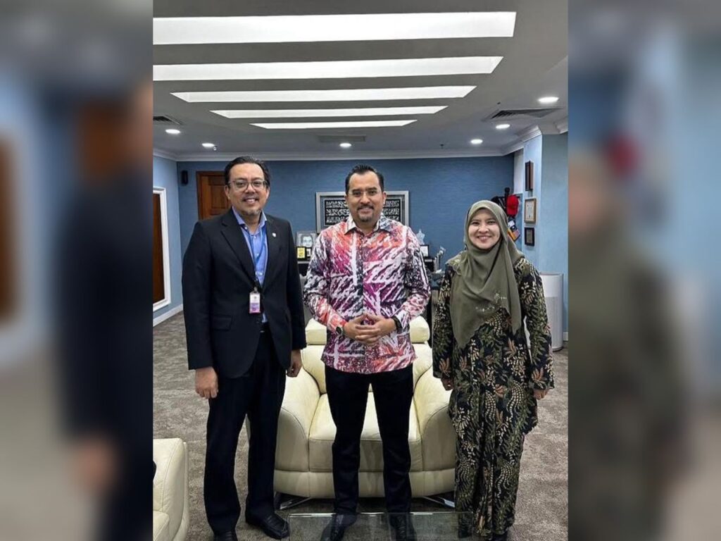 Hukuman rotan di sekolah tidak pernah dihapuskan – Dr Asyraf Wajdi
