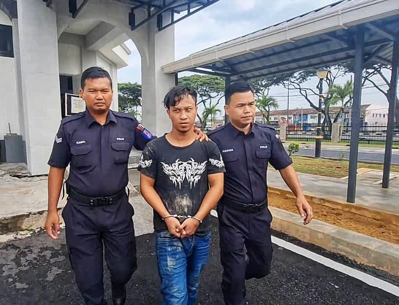 Pekerja kilang dipenjara enam tahun amuk berpisau serang anggota polis
