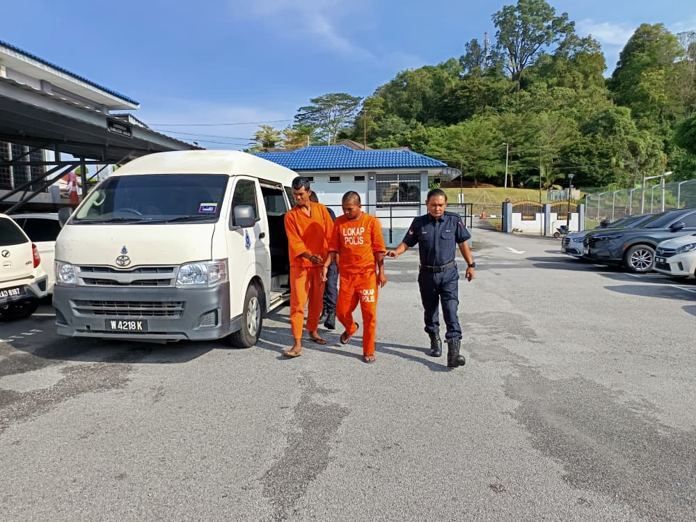 Rempuh motosikal guna kereta