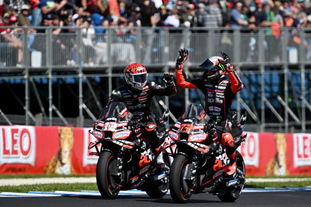 Aprilia mengganas di Phillip Island