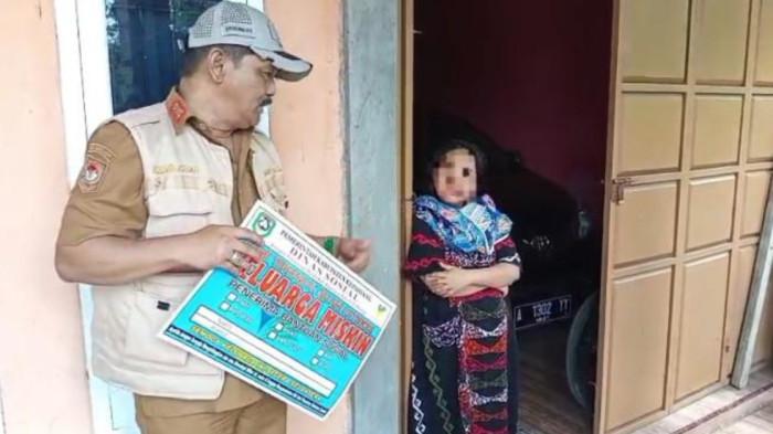 Pelekat ‘Keluarga Miskin’ memalukan penerima bantuan