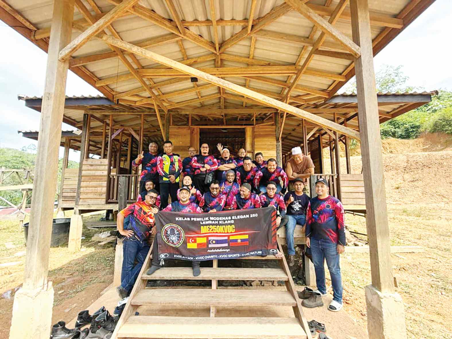 Konvoi ME250 KVOC bantu bangunkan madrasah di Lojing