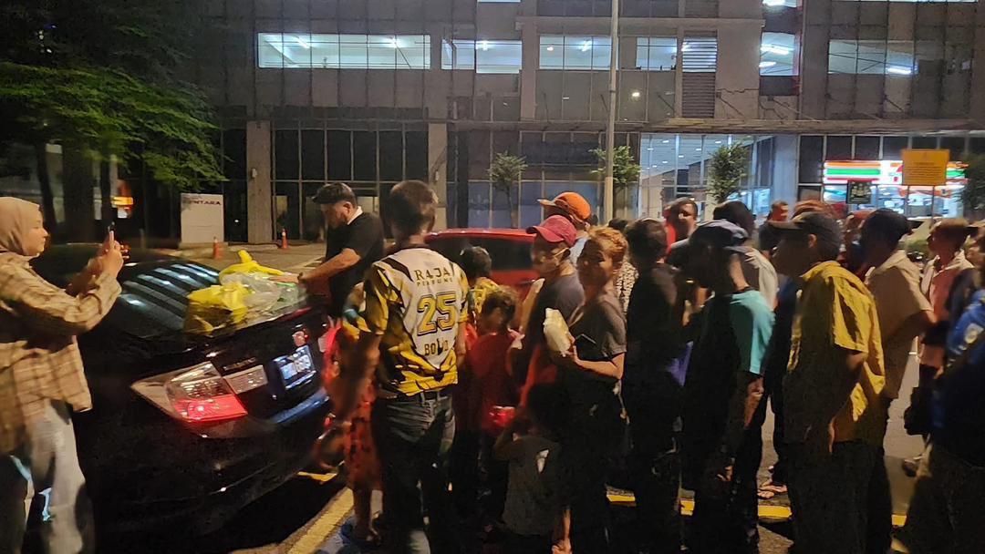 Seorang enam pek, makanan gelandangan banyak dibuang