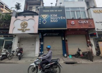 Kedai emas didakwa kebas duit pelanggan