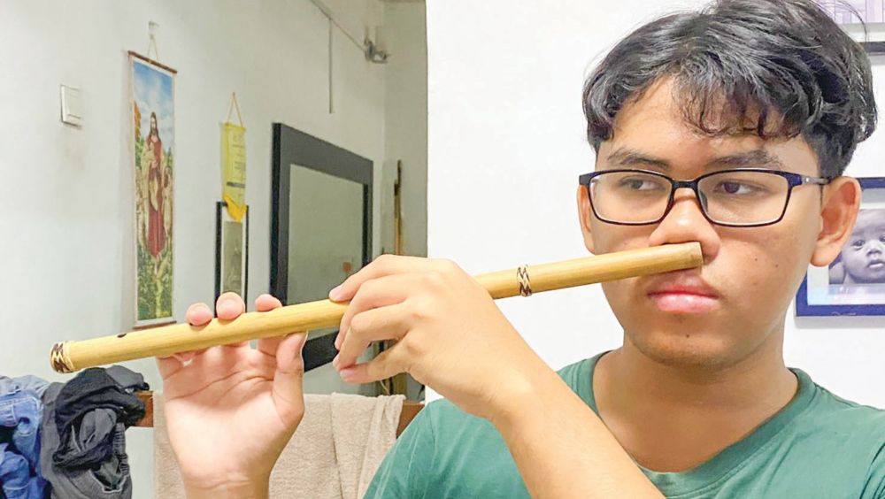 Tiup pensol guna angin hidung, hasilkan bunyi mendayu