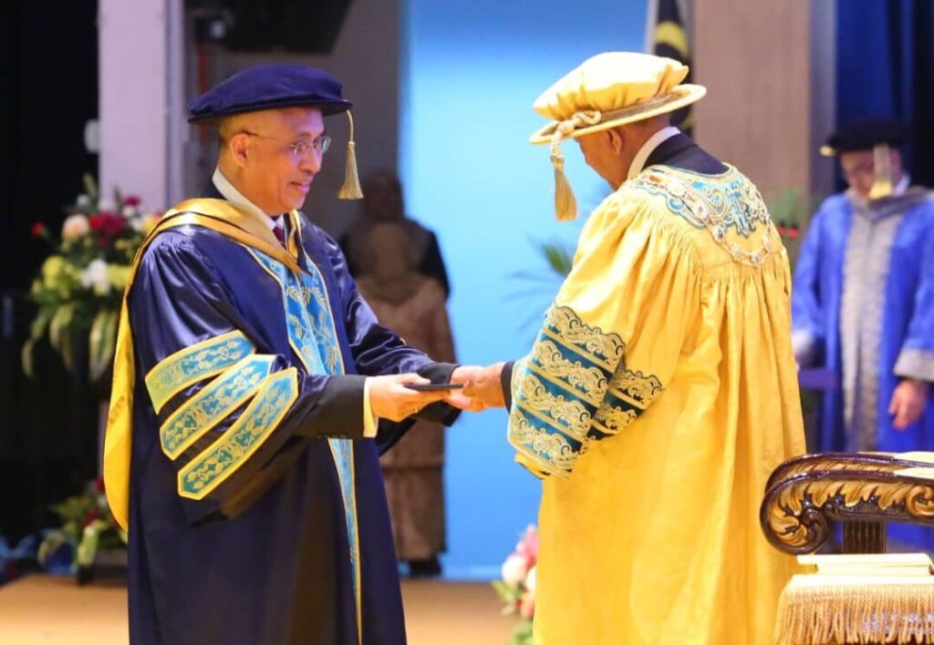 Belum dapat skrol graduan UUM sudah raih RM20,000