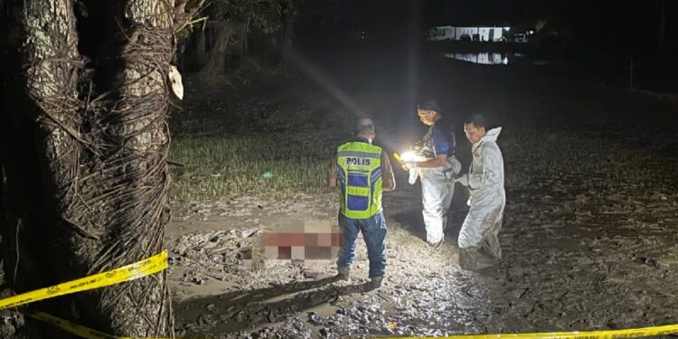 [VIDEO] Pesawah maut ditetak adik ipar, kepala terpisah daripada badan