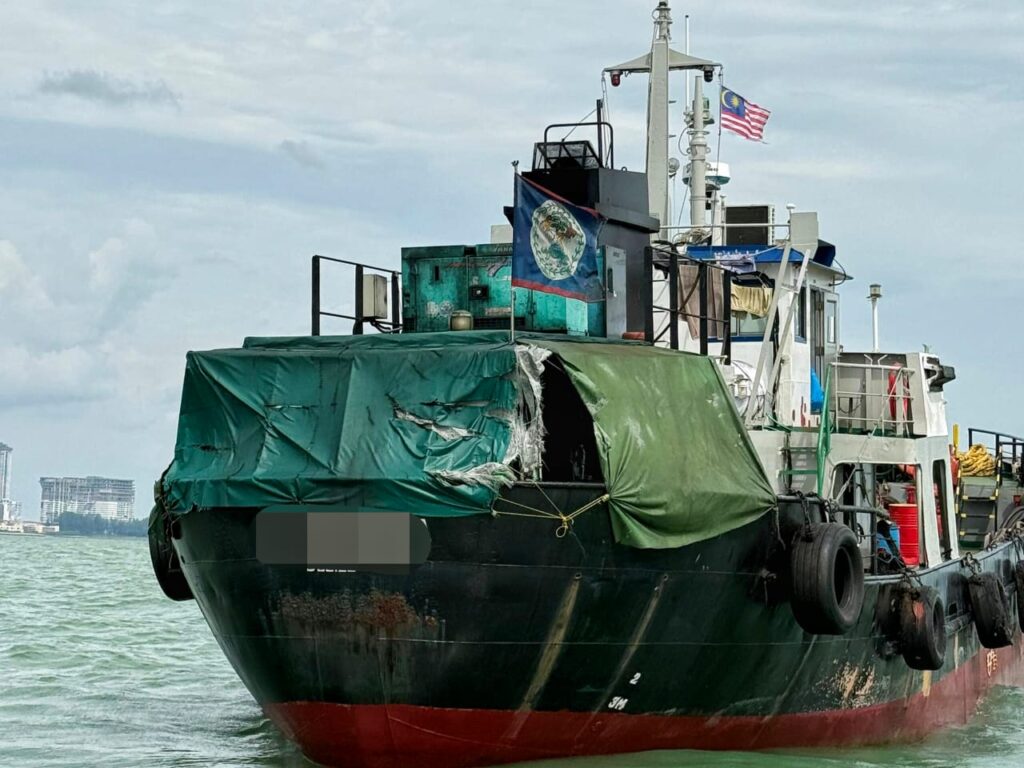 Kapal Batam ‘cilok’ 50 tan metrik diesel ditahan