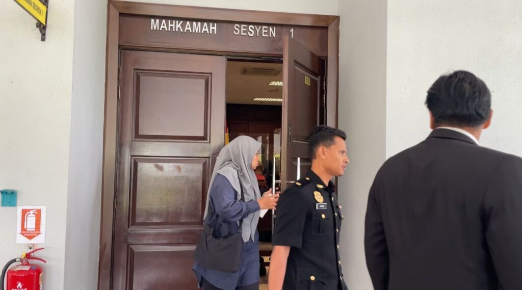 Pembantu pembangunan masyarakat didakwa gagal lapor rasuah