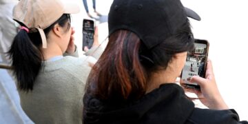 Di jari mereka ada lorong lebih hitam dari Chow Kit